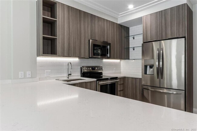 Foto del edificio - 1990 Bronson Rd