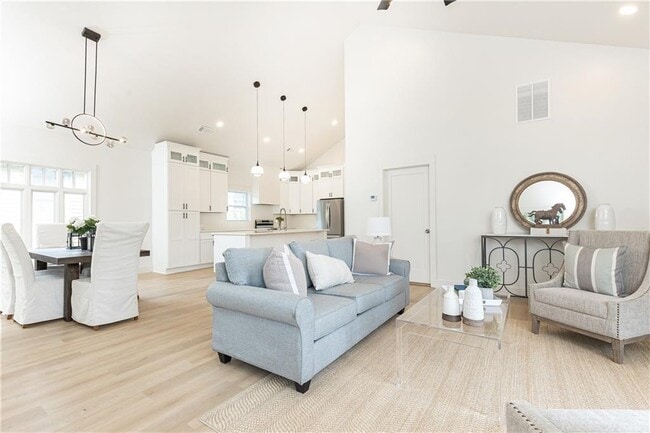 Building Photo - 433 Trabert Ave NW