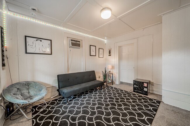 Foto del edificio - 719/721/723 Naomi St