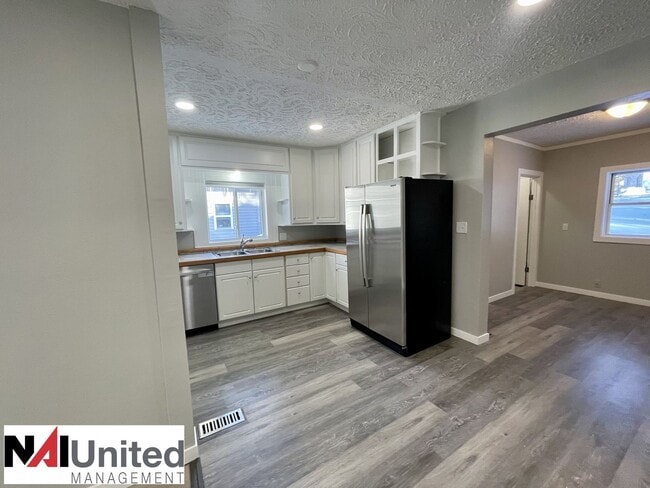 Building Photo - Fully renovated 3 beds, 1 bath home for rent.