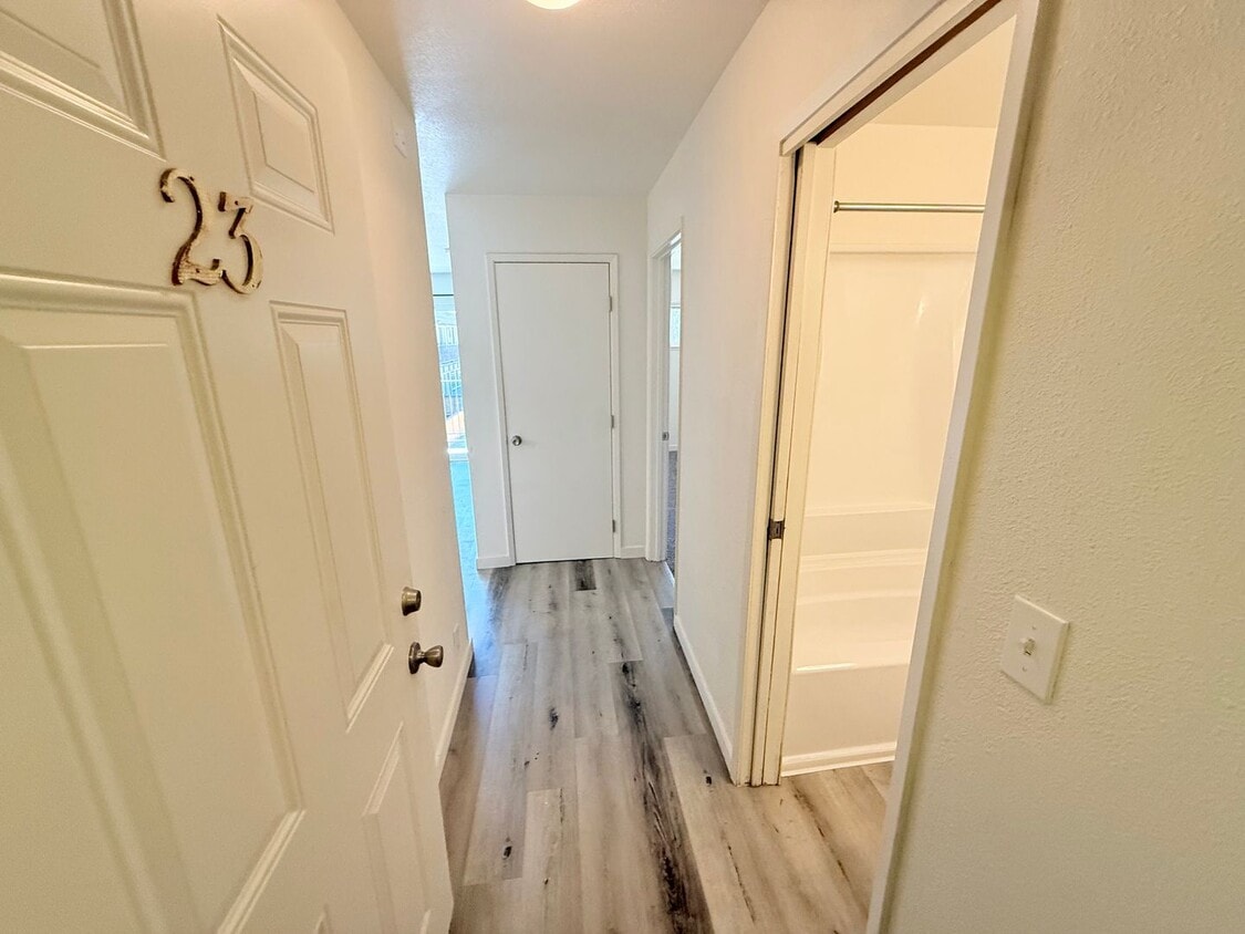 Primary Photo - Pet Friendly 1 bed 1 bath apartment for re...
