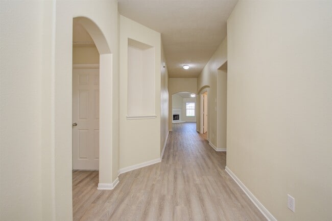 Building Photo - 14903 Lanai Dr