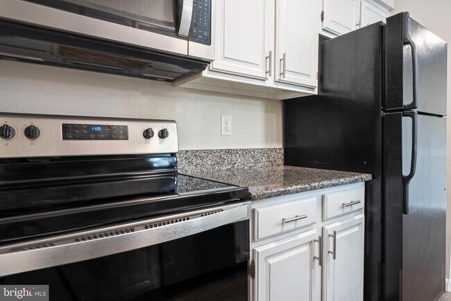 Foto del edificio - 607 Ravens Crest Dr