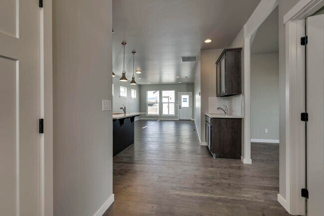 Building Photo - 12065 W Moorfield Ave