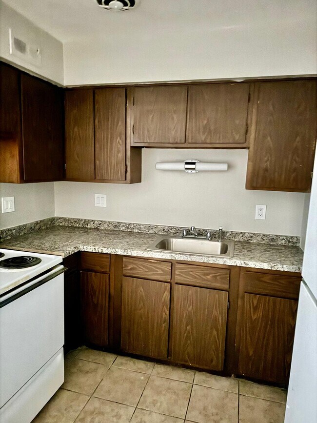 Foto del edificio - 24651 W McNichols Rd