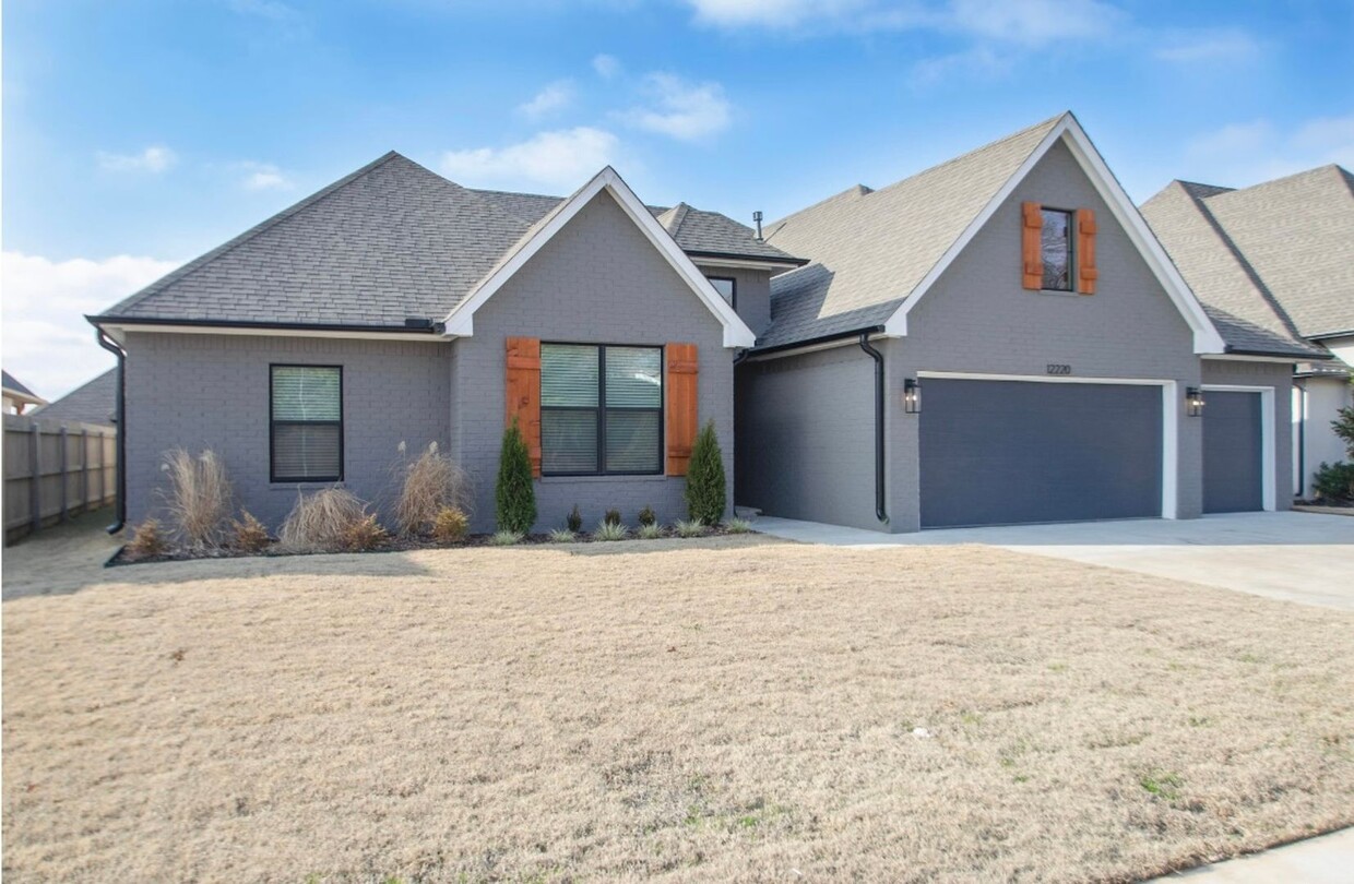 Foto principal - Gorgeous New Construction 4 Bedroom Home I...