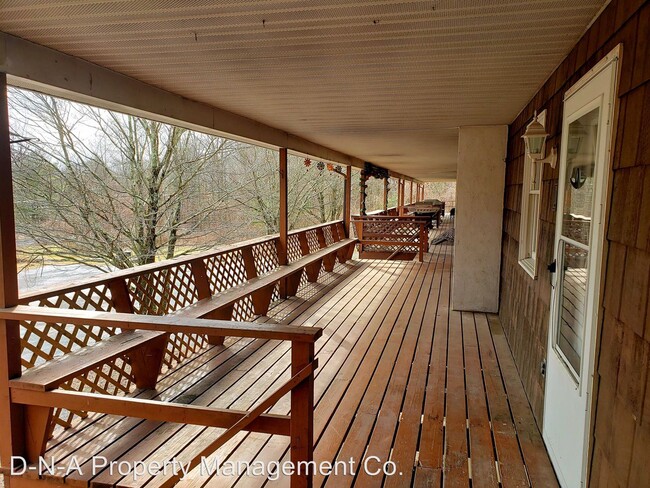 Building Photo - 183 Munch Dr