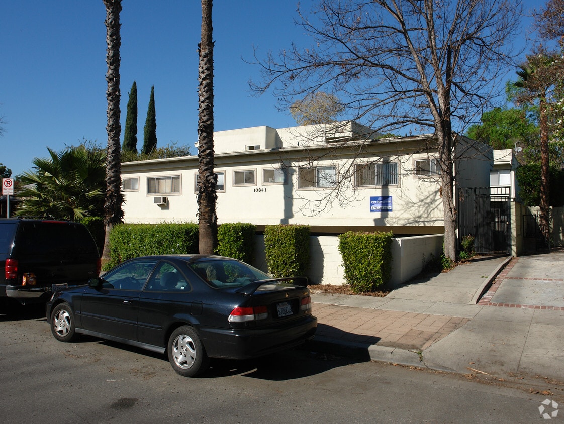 Primary Photo - 10841 Hesby St