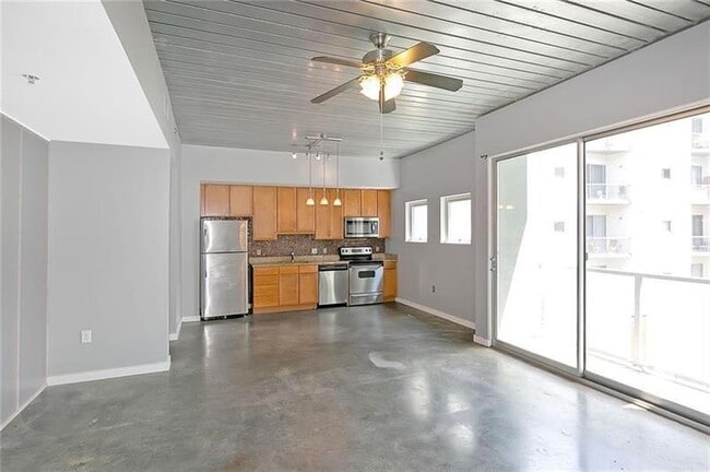 Building Photo - 620 Glen Iris Dr NE
