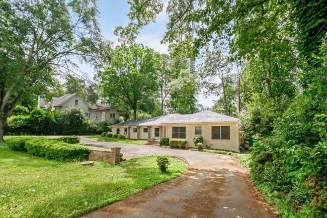 Foto del edificio - 757 Old Ivy Rd NE