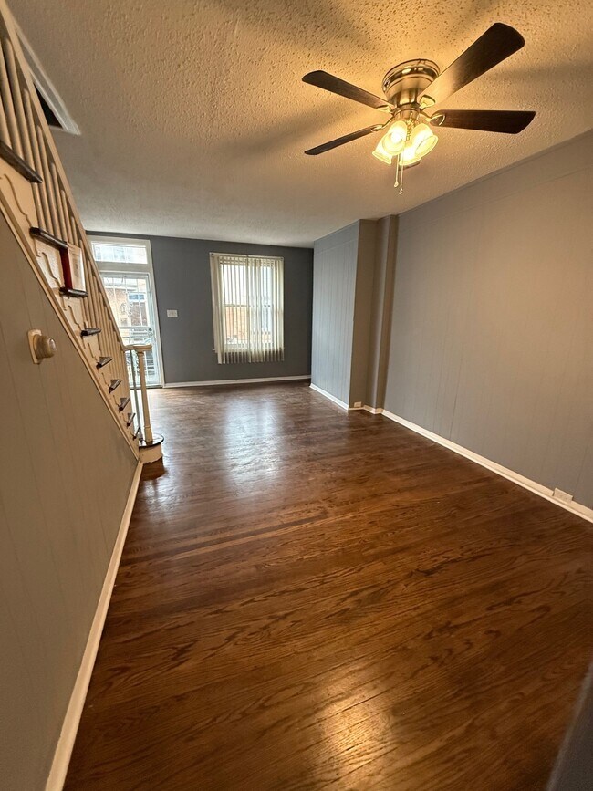 Foto del edificio - 2842 N Stillman St