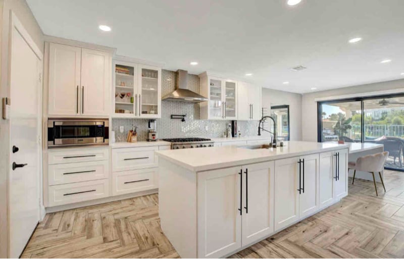 Building Photo - 2637 Seashore Dr