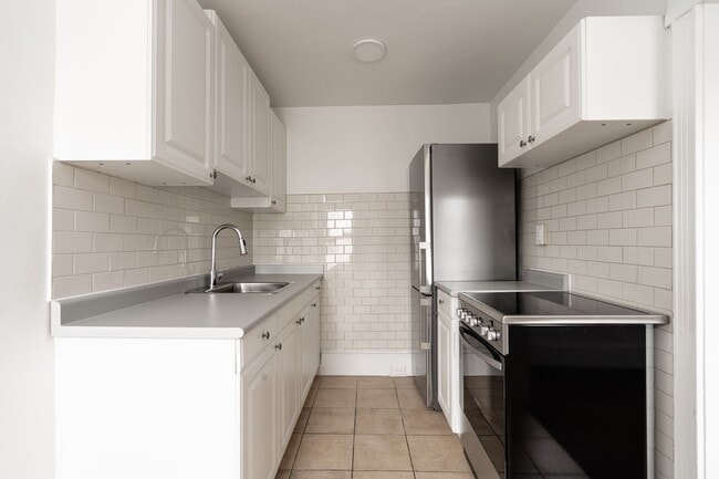 Building Photo - 122 Dowling Ave