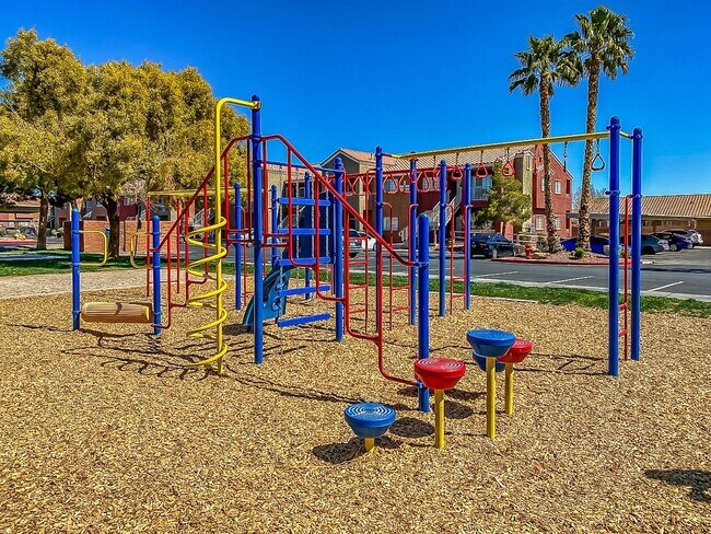Building Photo - 2 bedroom 2 full bath condo in gated commu...
