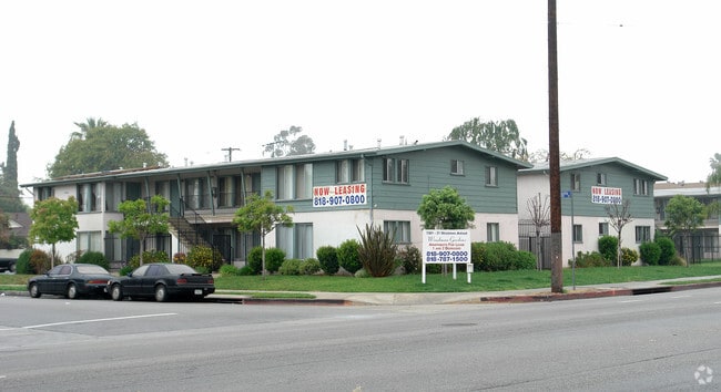 Building Photo - Woodman Gardens