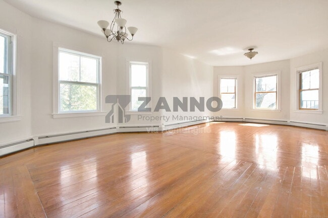 Building Photo - 19 Arnold St