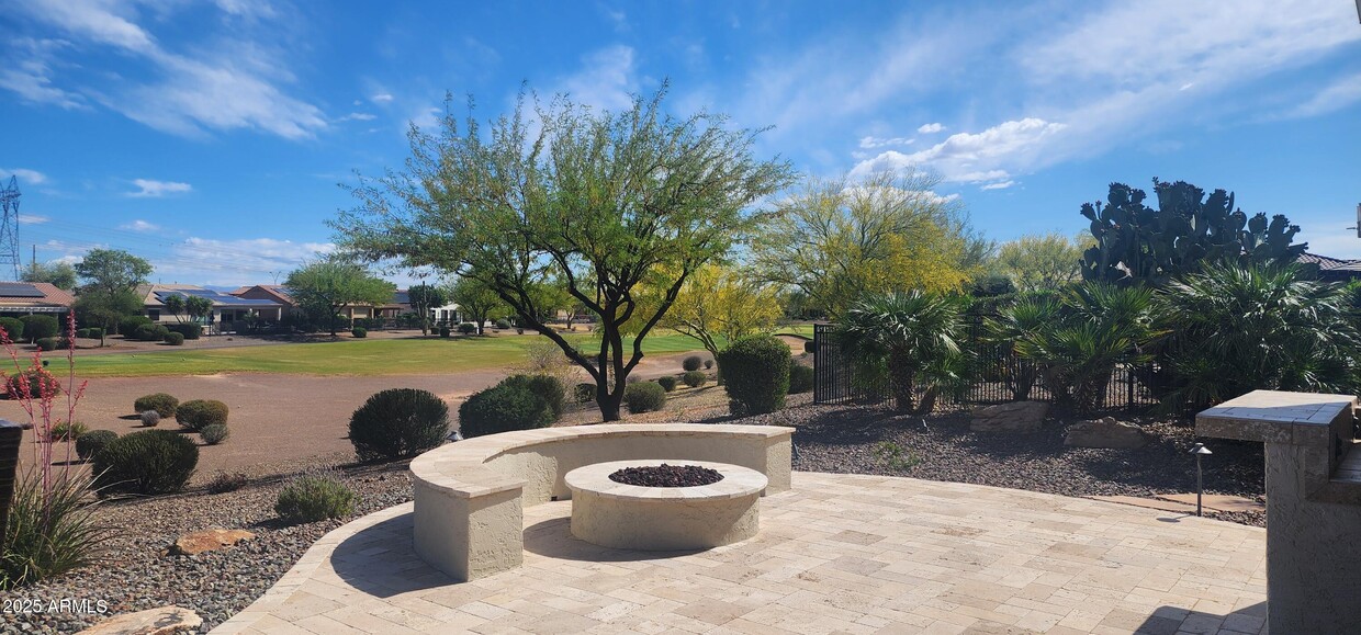 Foto principal - 26990 W Burnett Rd