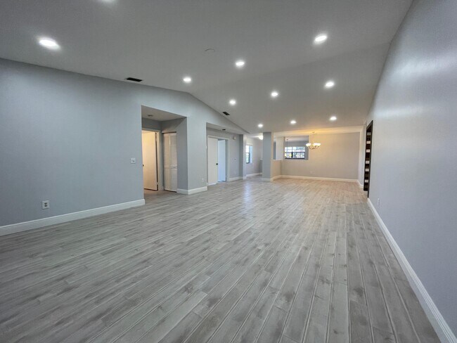 Foto del edificio - 6691 Montego Bay Blvd