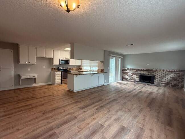 Foto del edificio - Newly Remodeled 4 bed 2 bath Home in North San Jose