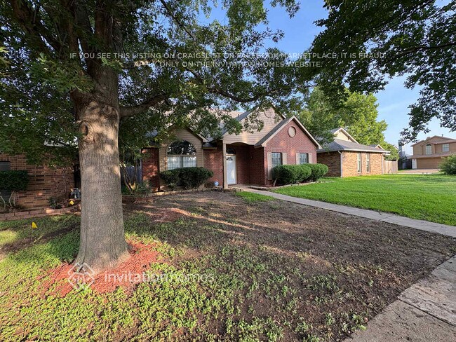 Foto del edificio - 4317 Saugus Dr