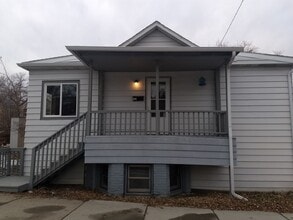 Building Photo - 208 N Davis St