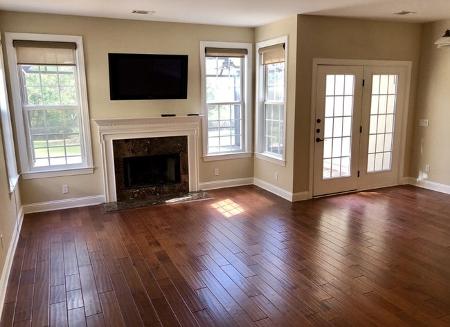 Den - 194 Wicklow Dr