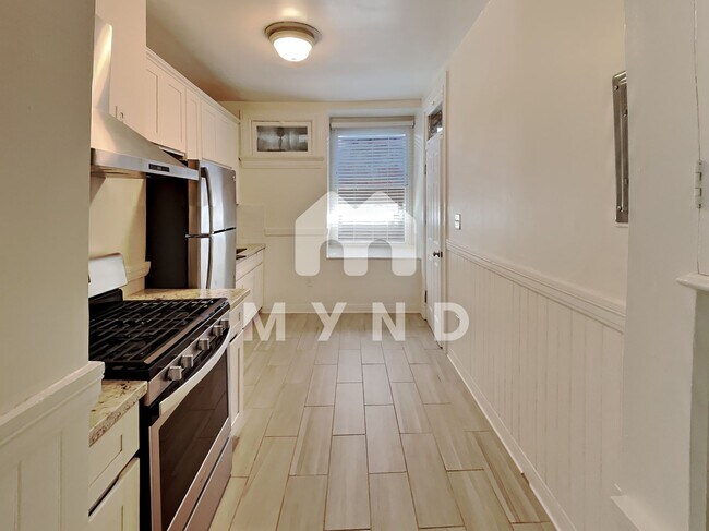 Building Photo - 825 14th St