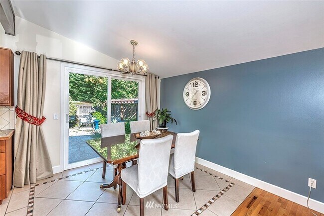 Foto del edificio - 3-Bedroom Lynnwood Home Near Light Rail with Central A/C & Backyard Oasis