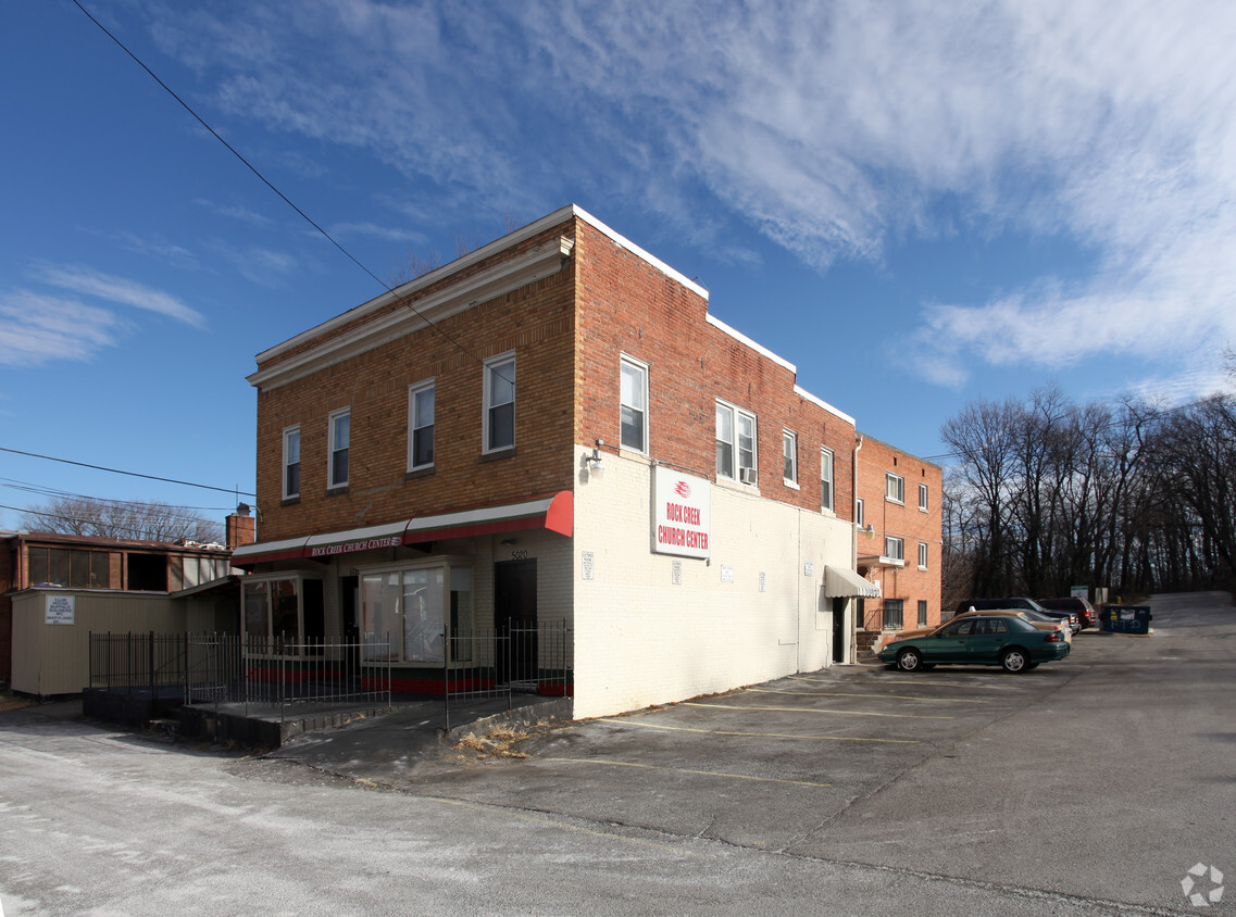 Primary Photo - 5024 Fort Totten Dr NE