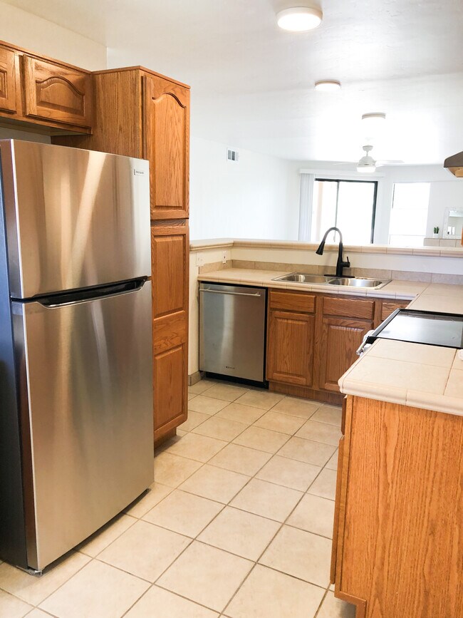 Photo - 5675 N Camino Esplendora Apartment