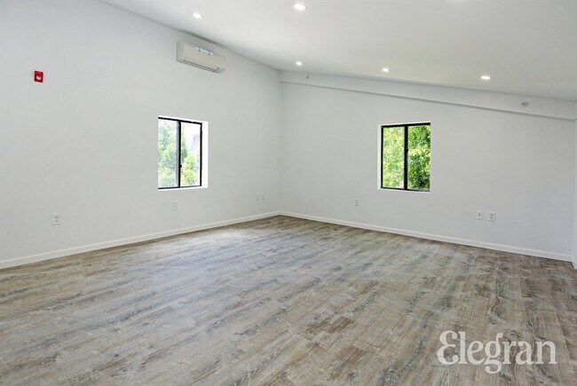 Building Photo - 861 Midland Ave