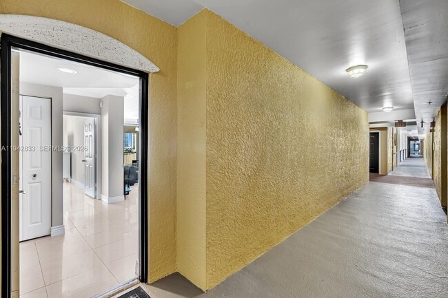 Building Photo - 17150 N Bay Rd