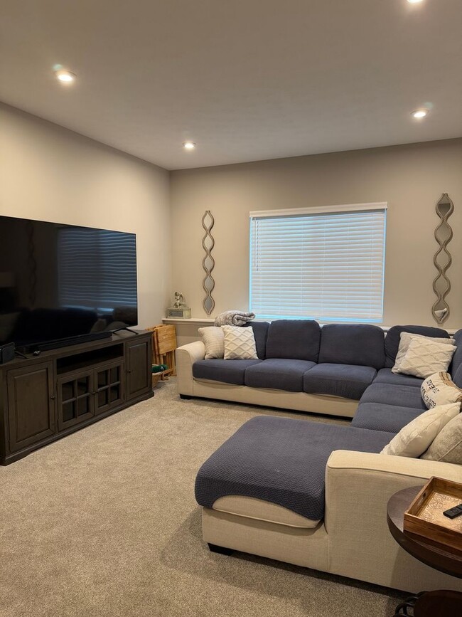 Foto del edificio - Spacious 4BR House in Shelbyville