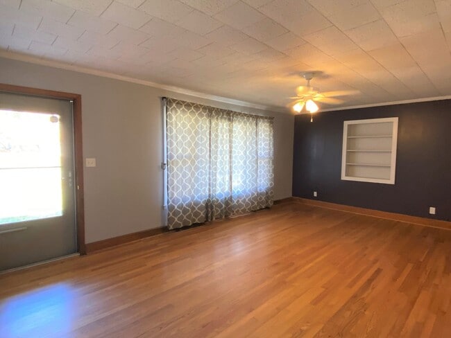 Building Photo - ---- Ranch Home in Burlington ----