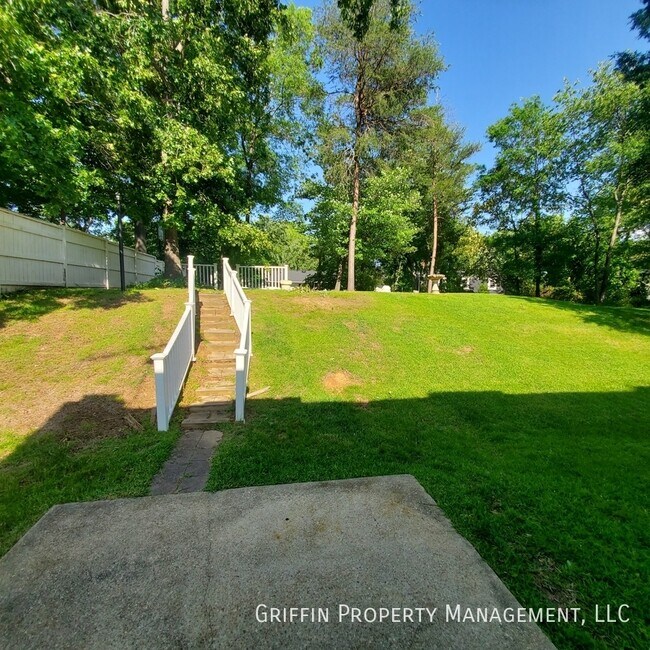 Building Photo - 9220 Fort Foote Rd