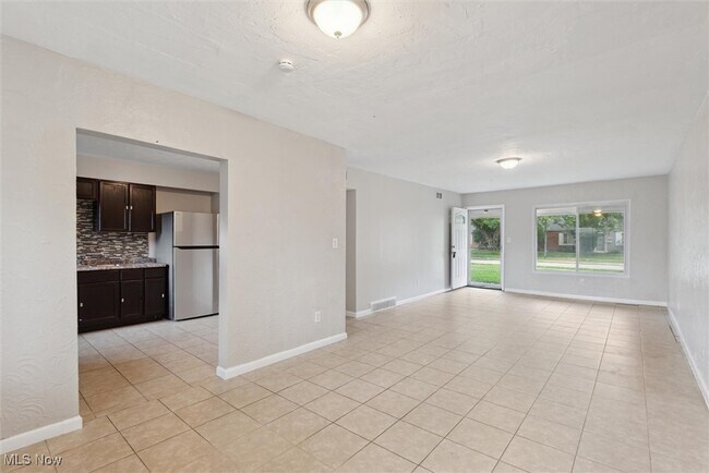 Foto del edificio - 27240 Markbarry Ave