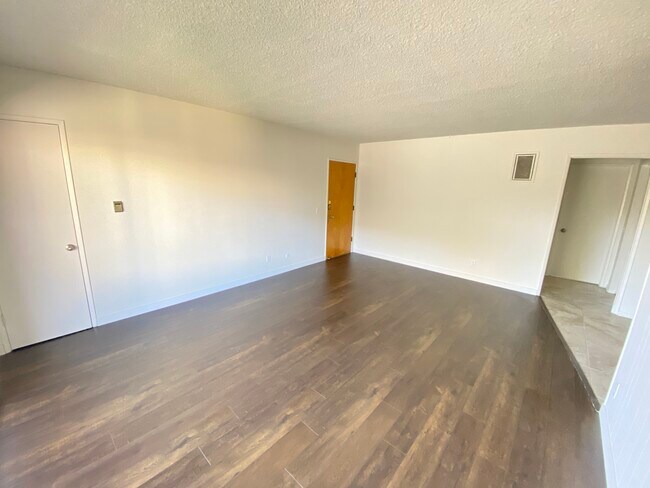 Building Photo - 3826 Mentone Ave