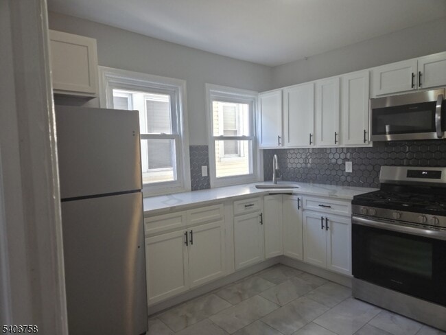 Building Photo - 54 Arsdale Terrace