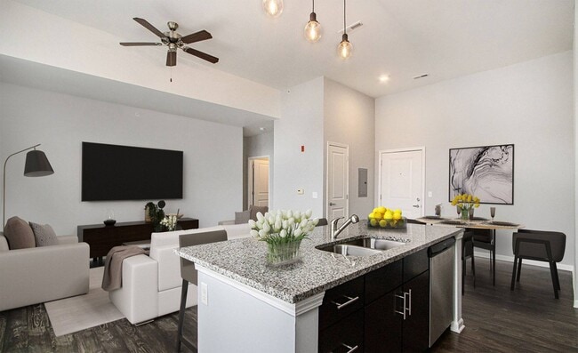 Building Photo - Parkway Flats