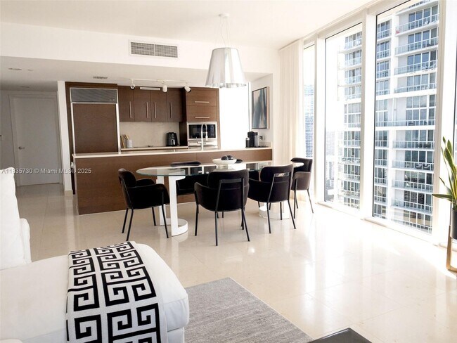 Foto del edificio - 475 Brickell Ave