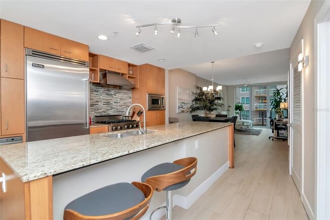 Building Photo - 1120 E Kennedy Blvd