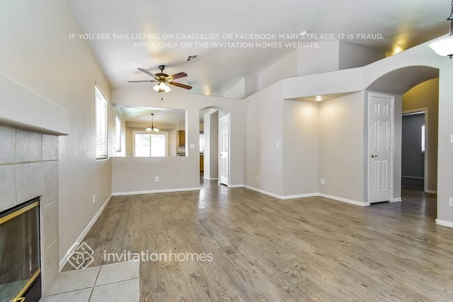 Building Photo - 8904 Chenin Ave
