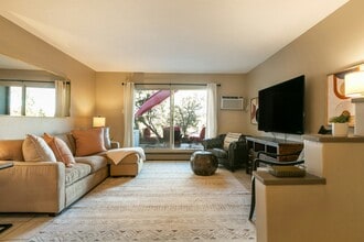 Building Photo - 159 K Calle Ojo Feliz