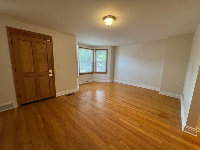Building Photo - 5146 W Dakin St
