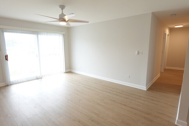 Foto del edificio - 870 E Old Willow Rd