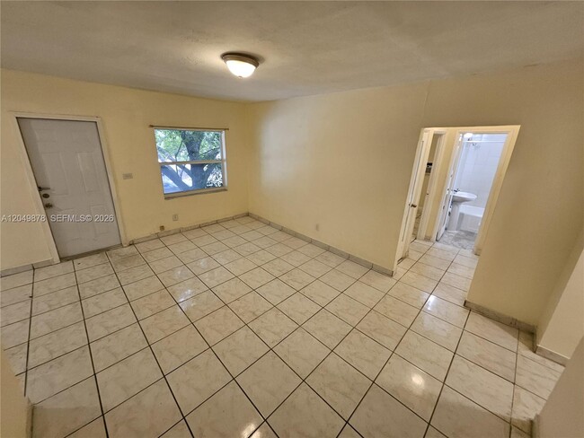 Building Photo - 822 SW 31st Ave