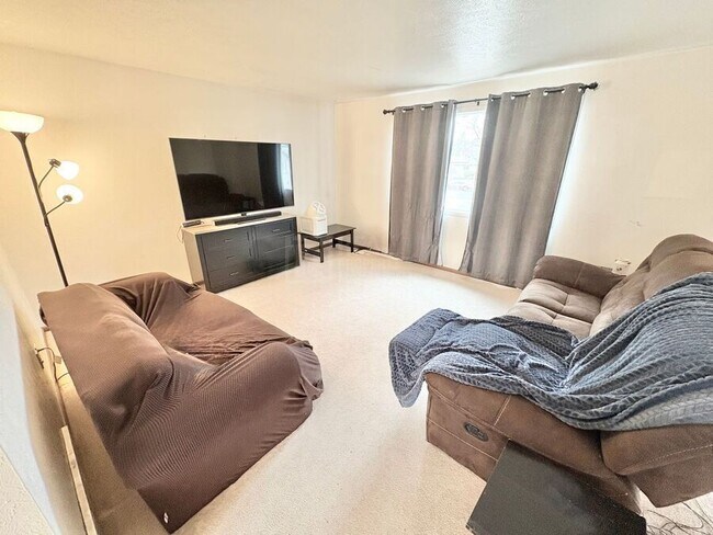 Photo - 650 S Oswego St House