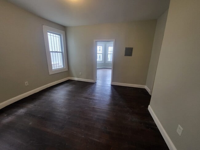 Building Photo - 472 S 15th St