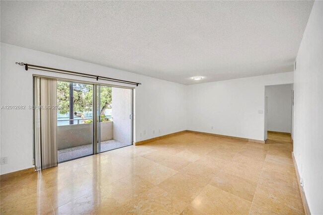 Foto del edificio - 7757 SW 86th St