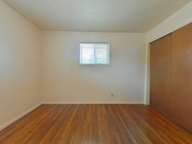 Foto del edificio - 2 Bedroom Duplex ~ Close to Campus